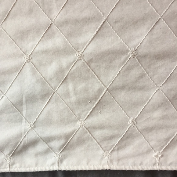 Full Size Cream bedskirt w/ embroidered pattern - Picture 11 of 16